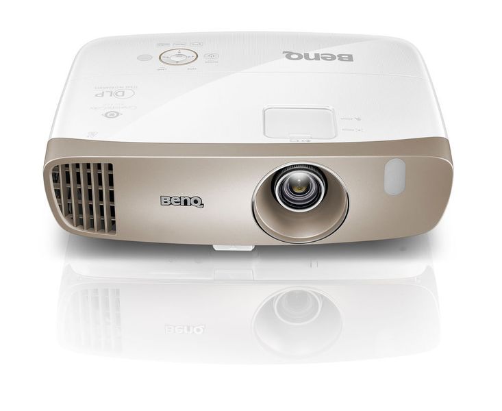 Bereits aus 2,50 Meter Abstand kann der Benq W2000W ein Bild mit bis zu 98 Zoll Diagonale auf die Projektionsfläche werfen. (Bild: Benq)