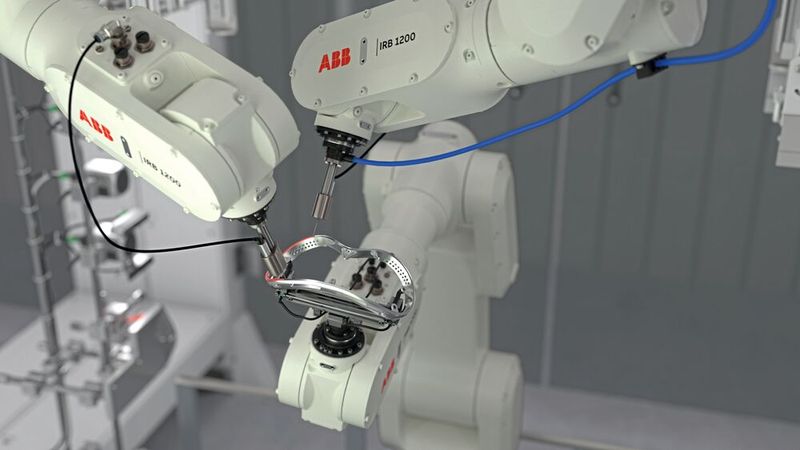SeriABB Robotics präsentiert in der Serie IRB 1200 vier neue Modelle schnellerer und präziserer Roboter. (Bild: ABB Robotics)
