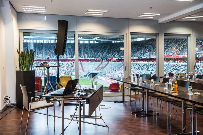 Beeindruckende Aussicht auf das Stadion (Jörg Pruß - www.eventfotografie-duesseldorf.de)