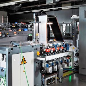 Die Drytraec-Anlage am IWS in der Totalen. Zur Batterieelektrodenherstellung bedarf es keiner langen Trocknungsstrecken. Deshalb ist sie so kompakt.