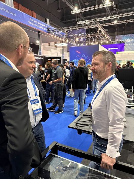 Andreas Rudnicki (Alphacool) merkt gar nicht, dass ich da bin. (Bild: Vogel IT-Medien GmbH)