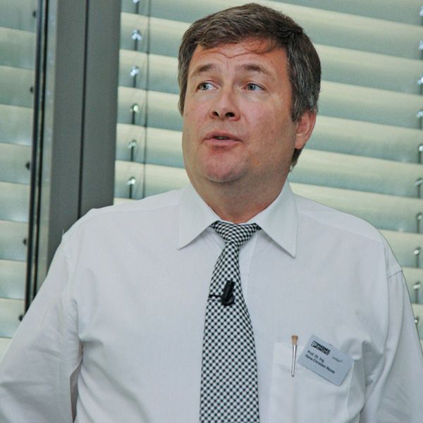 Dem Antrieb über eine Brennstoffzelle gibt Prof. Dr.-Ing. Christian Reuss, Universität Stuttgart, wenig Chancen: „Es ist noch überhaupt nicht geklärt, ob wir damit CO2 sparen.“ Bild: Schäfer (Archiv: Vogel Business Media)