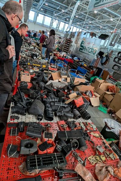 Sie suchen ein Ersatzteil? Auf der Auto e Moto d'Epocha findet jeder das passende – vorausgesetzt es handelt es sich um ein solches für eine italienische Marke. (Bild: Dominsky – VCG)