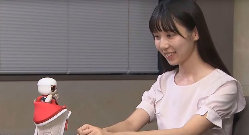 Toyota hat mit Kirobo Mini einen kleinen Roboter auf den Markt gebracht, der auf Gesichtsausdrücke seines „Halters“ reagiert... (www.youtube.com)