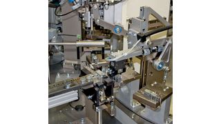 Geht es um das Erreichen hoher Taktzahlen, wie bei der Montage von Hebesicherungen für Fensterbeschläge, gibt es kaum eine Alternative zu mechanischen Antrieben. Bild: Pfuderer (Archiv: Vogel Business Media)