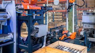 Die Kasto-CNC-Schnellkreissäge bei Günther + Schramm kann übliche Metalle sägen, aber auch harte Werkstoffe. Sie gilt als präzise, wiederholgenau arbeitend und robust. (Bild: Günther + Schramm)