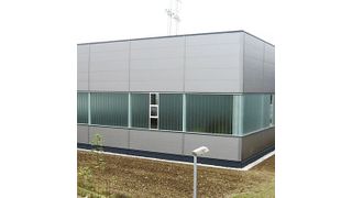 Die neue Halle hat eine Länge von über 100 m und eine Breite von über 30 m. (Archiv: Vogel Business Media)