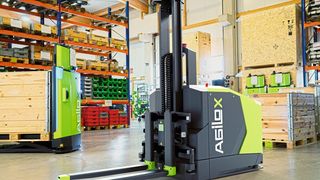 Der OCF (Omnidirectional Counterbalance Forklift) von Agilox ist ein autonomer Gegengewichtsstapler, der sich durch Schwarmintelligenz steuern lässt. (Agilox)