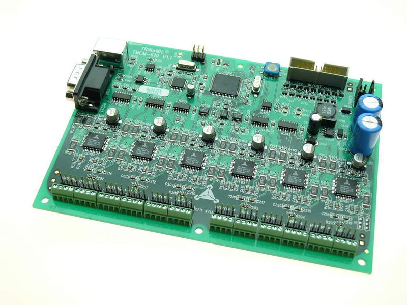 4 Die Standardlösung für sechs Schrittmotorachsen TMCM-610  ... bildet die Basis für die kundenspezifische Lösung für Visionix. Baumaße und Anbindung an kundenseitige Software bleiben erhalten (Archiv: Vogel Business Media)