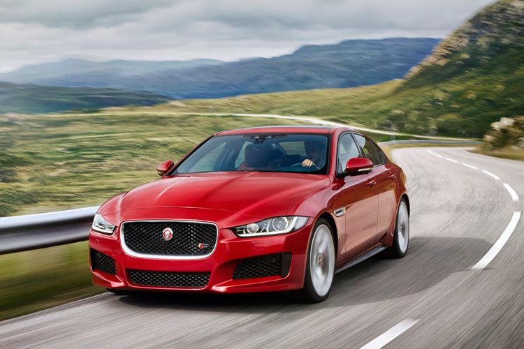 Die Mittelklasse-Limousine Jaguar XE tritt gegen die Platzhirsche Mercedes C-Klasse oder 3er-BMW an, ist trotz der Schrumpfkur ein waschechter Jaguar. (Foto: Jaguar Land Rover)