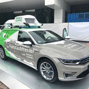 Auf das Prinzip, den eigenen Dreck wegzumachen, setzt in gewisser Weise der Filterspezialist Mann+Hummel. Sein Feinstaub-Fresser war erstmals auf der IAA 2017 in Frankfurt zu sehen.(Bild:  Grimm/»kfz-betrieb«)
