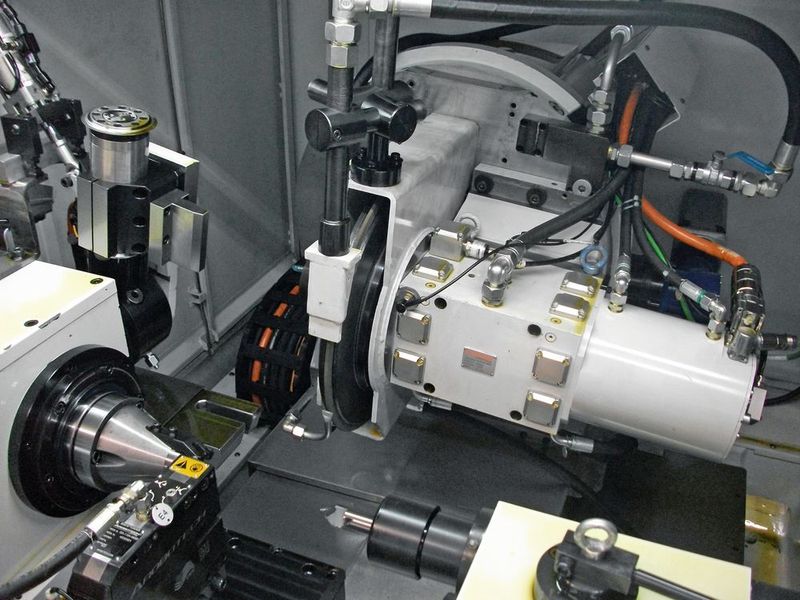 Bei hydrostatischen Spindellagern – hier eine Gewindeschleifspindel im Einsatz – ist die Welle verschleißfrei gelagert. (Hyprostatik Schönfeld)