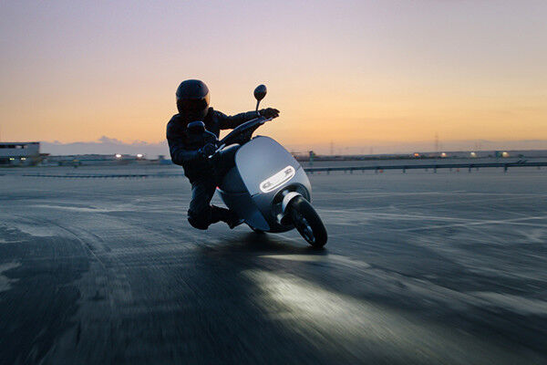 Der Gogoro-Scooter ermöglicht bis zu 48 Grad Schräglage. (Foto: Gogoro)