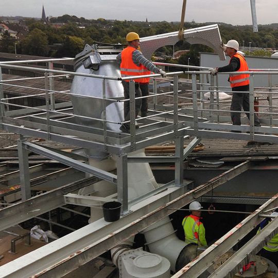 Installation eines Explosionsschlots durch Thorwesten-Personal.(Bild:  Thorwesten)