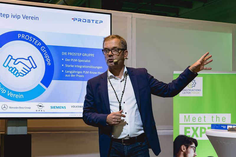 Hier zeigt Dr. Martin Strietzel, wie Prostep ALM und PLM zusammenbringt und was das für Vorteile hat.  (Bild: Stefan Bausewein/VCG)