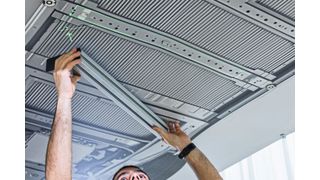 The video projector accurately visualizes and positions on the workpiece where screws need to be placed. (Image:Extend3D)