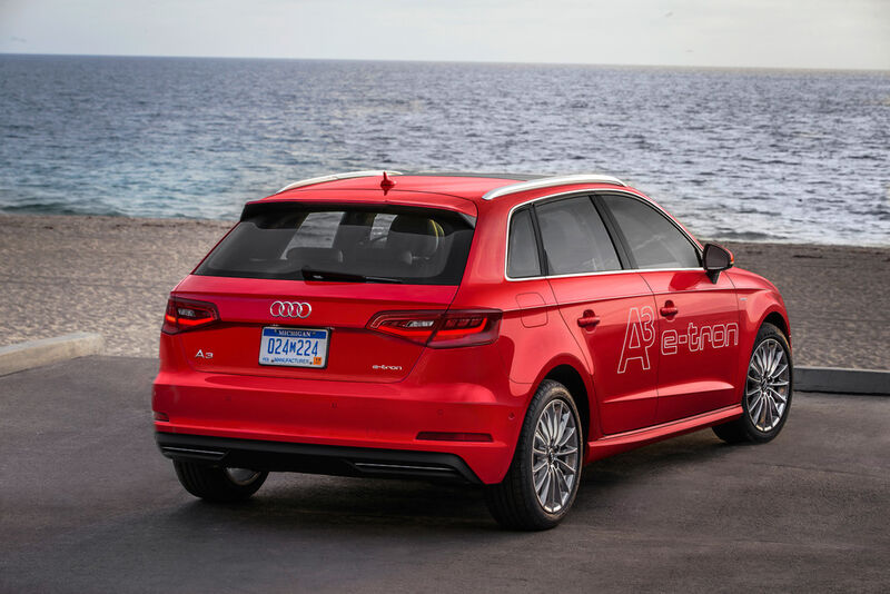 Noch im Juni beginnt der Vorverkauf für den mindestens 37.900 Euro Hybrid-Kompakten. (Audi)