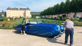 Über 300 historische Fahrzeuge standen am Wochenende 31. August/1. September im Park des Barockschlosses Schwetzingen. Das Bild zeigt einen Talbot Lago T 26 C mit Karosserie im Stil von Figoni & Falaschi, aufgebaut vom Oldtimer-Fachbetrieb Zinke in Zwönitz (Erzgebirge). (Bild: Peter Diehl)