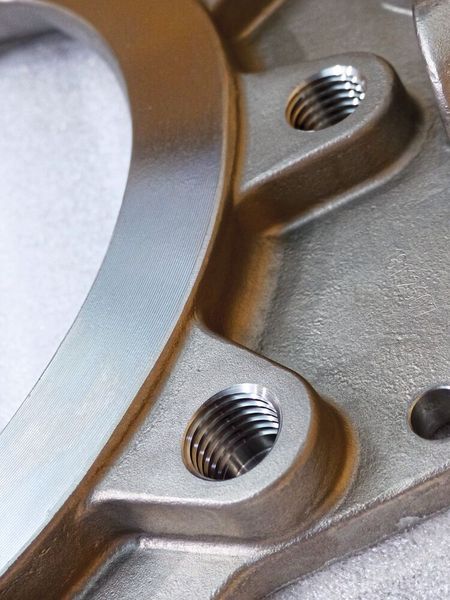 Einwandfrei: In rostbeständigen Gusslegierungen bohren die Gewindebohrer der Serie A zuverlässig Sack- und Durchgangsgewinde.  (Bild: Vischer & Bolli)