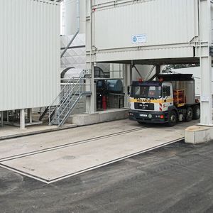 Die cloudbasierte Softwarelösung kombiniert den effizienten LKW-Ladebetrieb sowie das Wiegen von Schüttgütern vollautomatisch.(Bild:  Schenck)