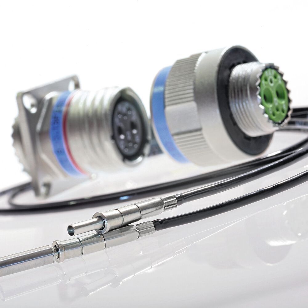 Robust plug-in connector for optical fibers in harsh environments ...
