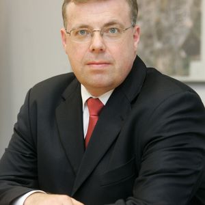 „Die so genannte Energiewende, an der jetzt durch die EEG-Reform weiter gestückelt wird, stellt eine massive Bedrohung für den Fortbestand des Industriestandortes Deutschland dar.“ Geschäftsführer Infraserv Höchst Dr. Roland Mohr