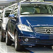 Der Absatz der Mercedes Car Group ist zuletzt - als Folge der globalen Wirtschaftskrise - hinter den Planungen zurückgeblieben. (Archiv: Vogel Business Media)
