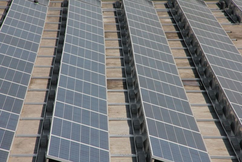 Die Anlage besteht aus 345 Solarmodulen mit einer Leistung von 250 Watt pro Modul. (Bild: Sonnenberg)