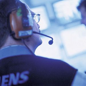 Bild 2: Um im Bedarfsfall eine schnelle Unterstützung anfordern zu können, kann der direkte Fernzugriff auch für einen Servicetechniker freigegeben werden.  Bild: Siemens