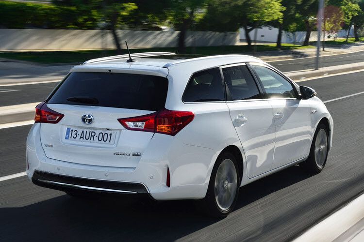 ...und den Kombi Auris Touring Sports mit elektrischer Unterstützung zu kaufen. (Foto: Toyota)