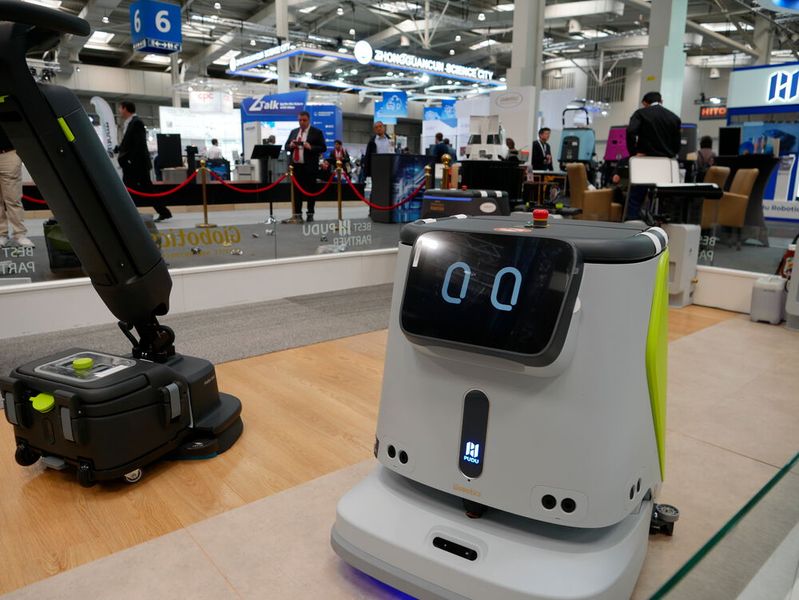 Und wer räumt am Schluss auf? Richtig: Kollege Roboter! (Bild: Sandro Kipar/VCG)