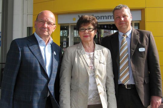 Verantwortlich für den wirtschaftlichen Erfolg des Mehrmarkenautohauses  sind die drei Geschäftführer (v. li.) Wolfgang Hermann, Margret Ulma und Michael Zimbal. (Archiv: Vogel Business Media)