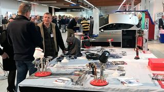 Der Deutsche Lackierertag fand in diesem Jahr in Ludwigsfelde statt. Der alle zwei Jahre stattfindende Branchentreff der Bundesfachgruppe Fahrzeuglackierer zog über 300 Teilnehmer in die K+L Werkstatt des Gastgebers Hüyein Ener.  (Schweitzer)