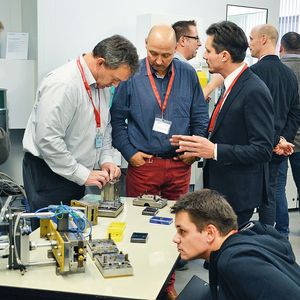 Im Technikum des KUZ Leipzig bietet sich immer wieder eine gute Gelegenheit, um sich über die Möglichkeiten der Mikroteilherstellung durch Spritzgießen zu informieren.