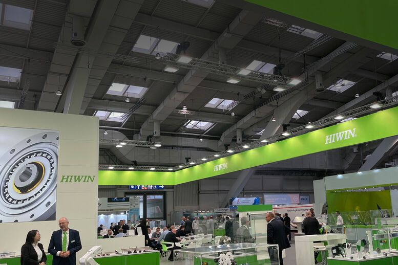 Hiwin zeigt in Nürnberg Präzisionskreuztische, Präzisionsgantry und ein interaktives Vielachssystem aus Brückenachsen und Auslegerachsen speziell für Schwerlastanwendungen. SPS 2024: Halle 1, Stand 310. (Bild: Hiwin)