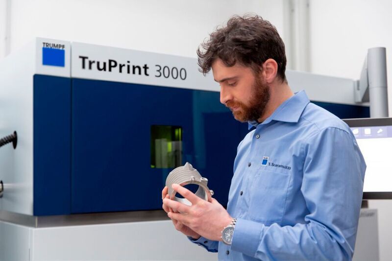 Die neue Generation der Laserschmelzanlage TruPrint 3000 von Trumpf ist mit einem zweiten 500 Watt starken Laser ausgestattet, was die Produktivität nahezu verdoppelt und die Teilekosten deutlich senkt. (Trumpf)