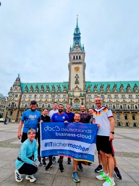 Early-bird-Lauf vor dem Hamburger Rathaus (Bild: C & P Capeletti & Perl)