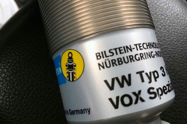 Der Typ 3 verfügt über eigens für ihn vom Fahrwerkspezialsiten Bilstein angefertigte Stoßdämpfer, die kein Geringerer als Rallyelegende Walter Röhrl mit abstimmte. (#janbürgermeister)