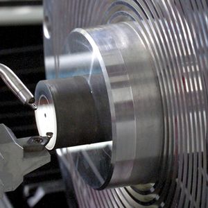 Bild 1: Mit einer neu entwickelten Methode kann die Auslegung effektiverer Schwingkörper, etwa für das ultraschallunterstützte Drehen, deutlich beschleunigt werden.