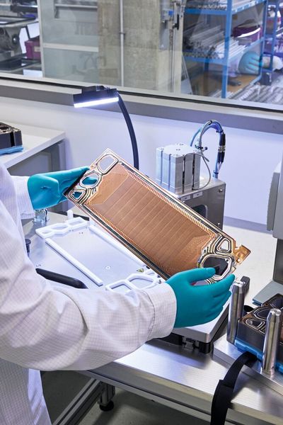 Die Fertigung von Brennstoffzellen bei BMW.  (Bild: BMW)