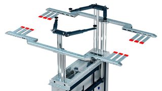 Spezialität von J. A. Becker & Söhne: Hebebühnen mit Essmann-Brücken, geeignet insbesondere für Arbeiten an Unterböden und an historischen Fahrzeugen (Bild: J. A. Becker & Söhne)