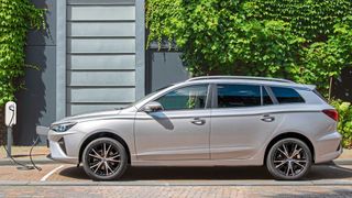 Der MG 5 Electric ist aktuell der einzige vollelektrische Kombi auf dem deutschen Markt. (MG)