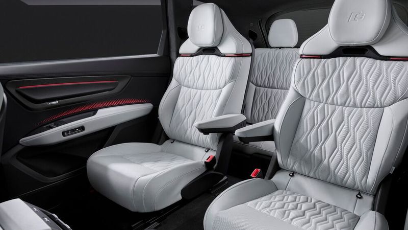 In der S-Line sind die Sitze des Q9 sportlicher ausgeführt. (Bild: Audi)