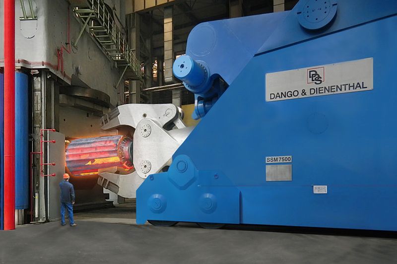 Die größten Schmiedemanipulatoren des Siegener Herstellers haben ein Gewicht von 1000 t und können bis zu 250 t heben und bewegen. (Dango & Dienenthal Maschinenbau)