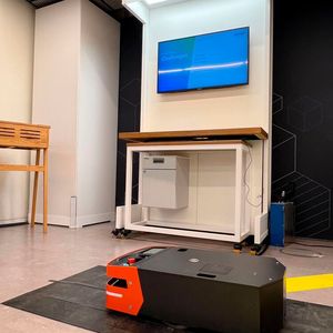 Ganz gleich ob VDA-5050-konform oder nicht: Der FleetExecuter von MHP steuert FTS aller Hersteller und steigert so die Effizienz in der Logistik. (Bild:  MHP)