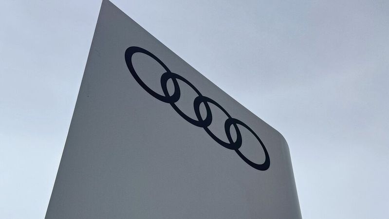 Abstriche bei Loyalitäts- und Eroberungsbonus sowie Streichung des Digital-Business-Bonus: Audi will 2026 die variable Vergütung seiner Händler kürzen – allerdings anders als bisher kommuniziert.(Bild:  Achter – VCG)