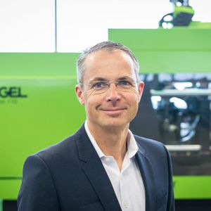 Christoph Lhota, Leiter Business Unti Medical bei Engel: „Liquidmetal punktet da, wo eine hohe mechanische Belastbarkeit mit großen Ansprüchen in Sachen Design und Oberflächenqualität kombinieren gefragt ist.“