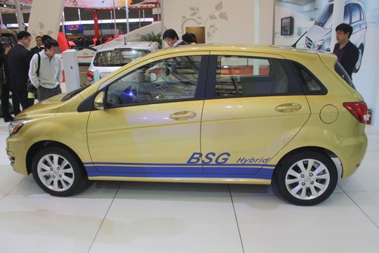 Fällt in die Kategorie „frech“: Der BAIC BC301 gleicht seinem Vorbild der Mercedes B-Klasse wie ein Ei dem anderen. (Archiv: Vogel Business Media)