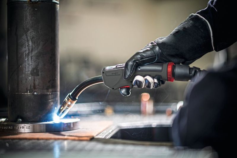 Nur mit hochwertigen Schweißbrennern lassen sich Prozessstörungen vermeiden und damit Zeit und Kosten einsparen.  (Bild: EWM)