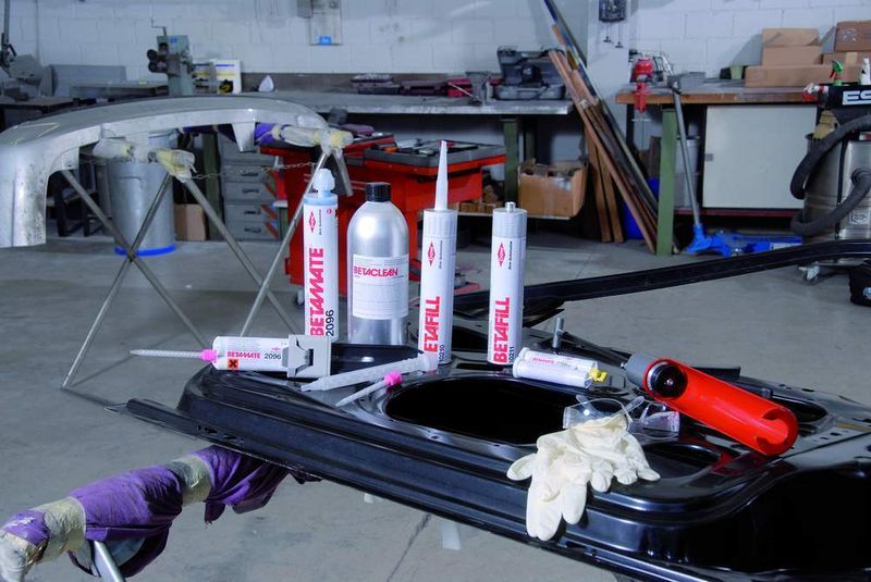 DOW Automotive stellt markengebundenen und freien Werkstätten ein komplettes Klebesystem zur Verfügung. (Archiv: Vogel Business Media)